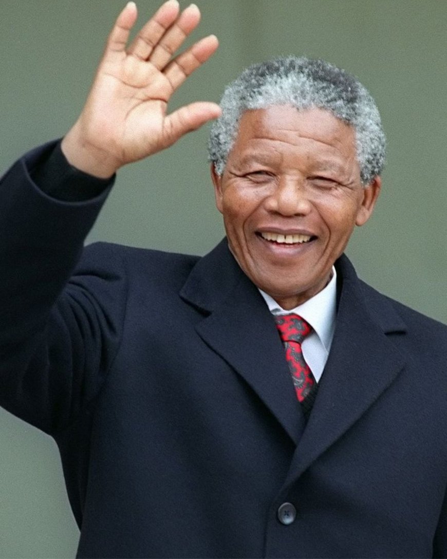 “Para odiar, as pessoas precisam aprender, e se podem aprender a odiar, podem ser ensinadas a amar.”  - Nelson Mandela